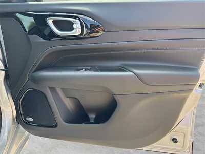 2025 Jeep Compass, $35670. Photo 9