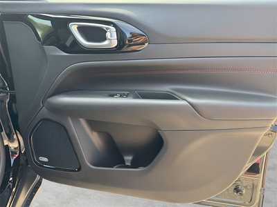 2025 Jeep Compass, $38496. Photo 9
