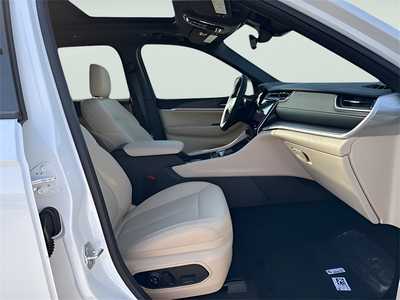 2025 Jeep Grand Cherokee, $44000. Photo 10