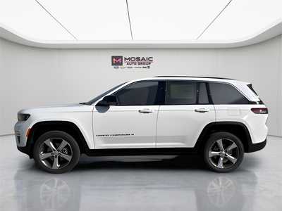 2025 Jeep Grand Cherokee, $44000. Photo 4