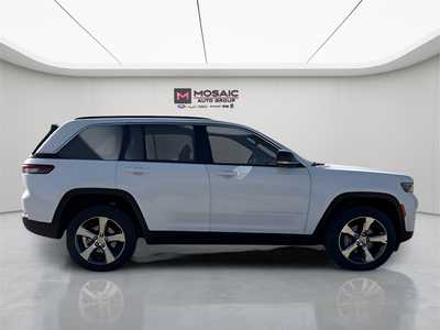 2025 Jeep Grand Cherokee, $44000. Photo 8