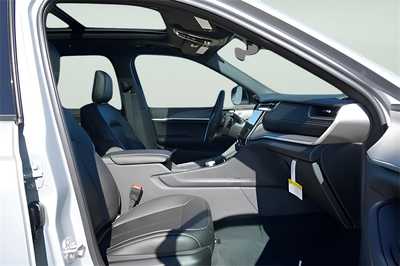 2025 Jeep Grand Cherokee L, $47700. Photo 10
