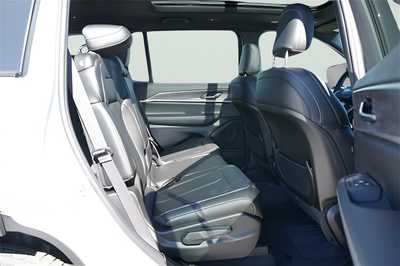 2025 Jeep Grand Cherokee L, $47700. Photo 11