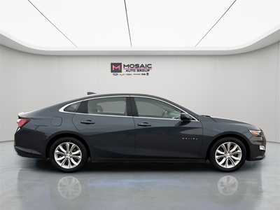 2020 Chevrolet Malibu, $12000. Photo 3