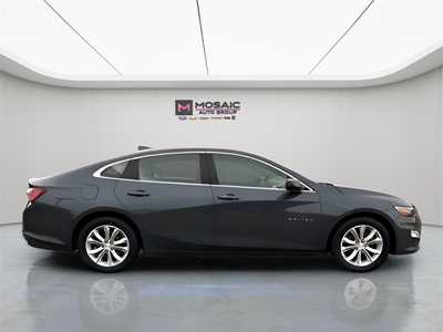 2020 Chevrolet Malibu, $12000. Photo 4