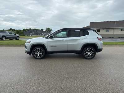 2024 Jeep Compass, $26990. Photo 4