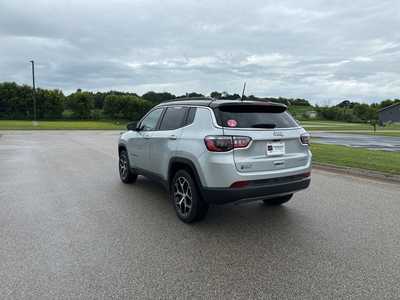 2024 Jeep Compass, $26990. Photo 5