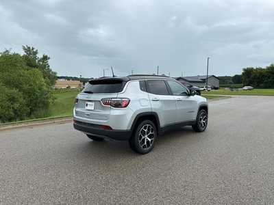 2024 Jeep Compass, $26990. Photo 7