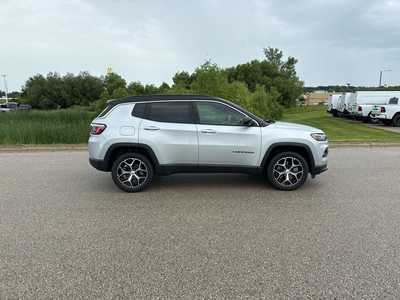 2024 Jeep Compass, $26990. Photo 8