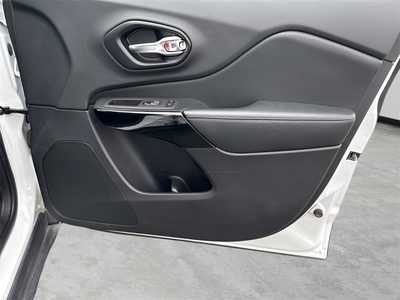 2023 Jeep Cherokee, $22990. Photo 9