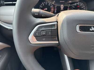 2023 Jeep Compass, $24990. Photo 10