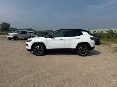 2023 Jeep Compass, $24990. Photo 4