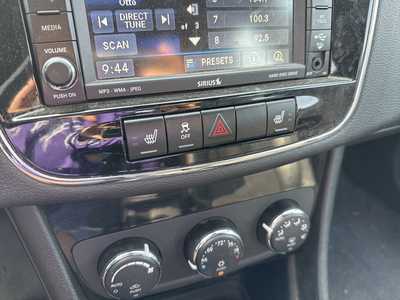 2011 Chrysler 200, $6990. Photo 10