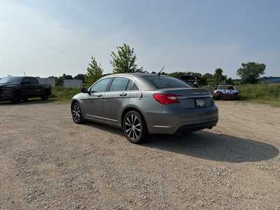 2011 Chrysler 200, $6990. Photo 5