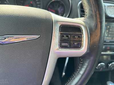 2011 Chrysler 200, $6990. Photo 9