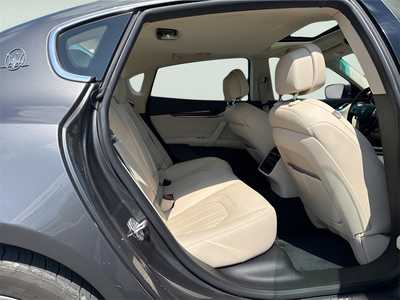 2015 Maserati Quattroporte, $21990. Photo 11