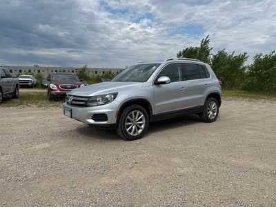 2017 Volkswagen Tiguan, $15990. Photo 3