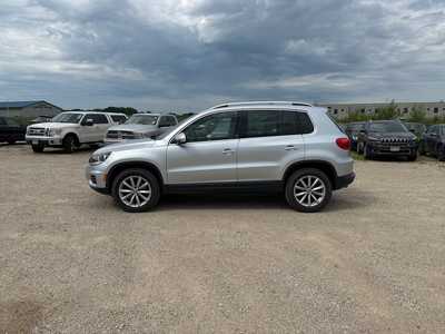2017 Volkswagen Tiguan, $15990. Photo 4