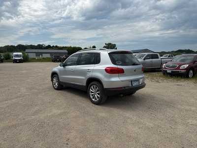 2017 Volkswagen Tiguan, $15990. Photo 5