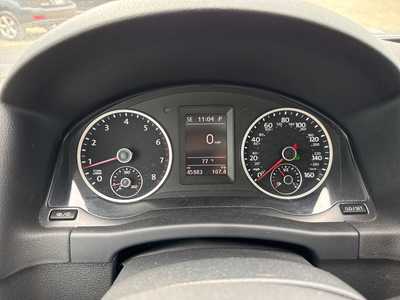 2017 Volkswagen Tiguan, $15990. Photo 9