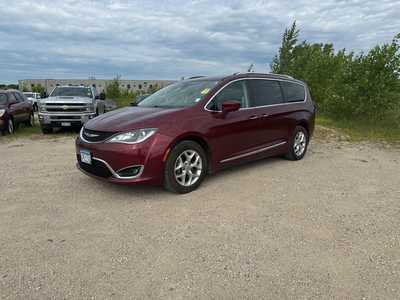 2017 Chrysler Pacifica, $8990. Photo 3