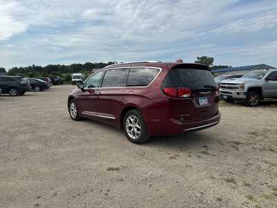 2017 Chrysler Pacifica, $8990. Photo 5