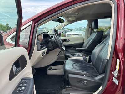 2017 Chrysler Pacifica, $8990. Photo 6