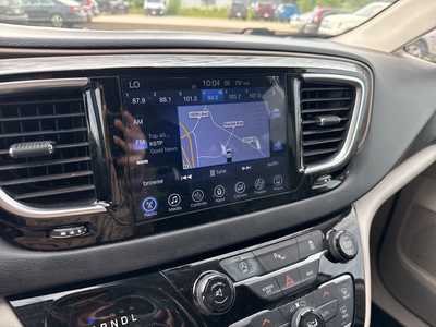 2017 Chrysler Pacifica, $8990. Photo 7