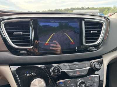 2017 Chrysler Pacifica, $8990. Photo 8