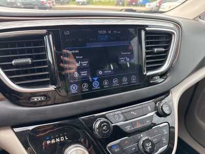 2017 Chrysler Pacifica, $8990. Photo 9