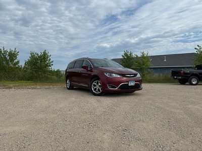 2017 Chrysler Pacifica, $8990. Photo 1
