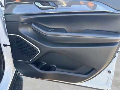 2022 Jeep Grand Cherokee L, $29990. Photo 9