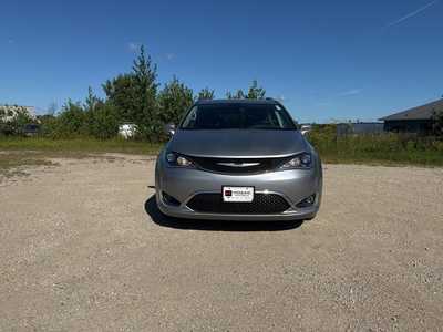 2018 Chrysler Pacifica, $17990. Photo 2