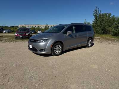 2018 Chrysler Pacifica, $17990. Photo 3