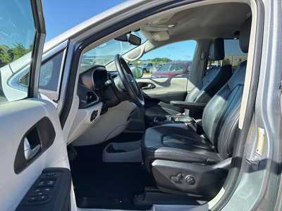 2018 Chrysler Pacifica, $17990. Photo 6