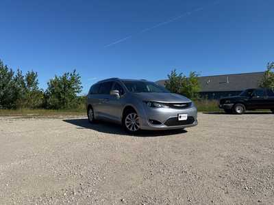 2018 Chrysler Pacifica, $17990. Photo 1