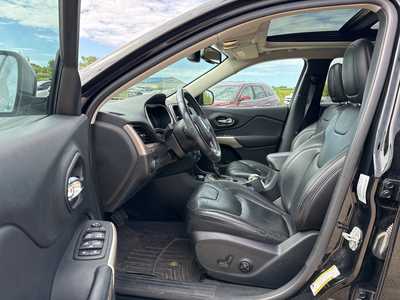 2018 Jeep Cherokee, $18990. Photo 6