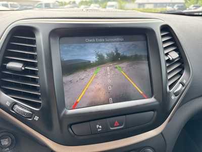 2018 Jeep Cherokee, $18990. Photo 9