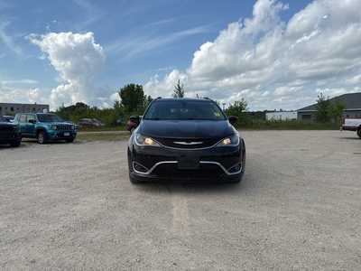 2017 Chrysler Pacifica, $16990. Photo 2