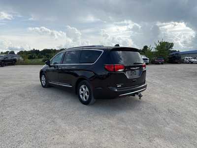 2017 Chrysler Pacifica, $16990. Photo 5