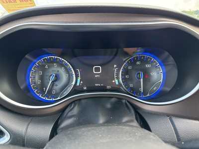 2017 Chrysler Pacifica, $16990. Photo 9