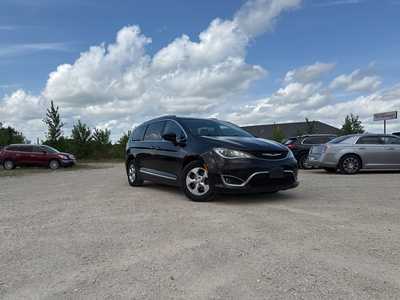 2017 Chrysler Pacifica, $16990. Photo 1