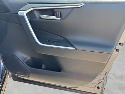 2021 Toyota RAV4, $33490. Photo 9
