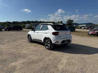 2024 Hyundai Venue, $19990. Photo 5