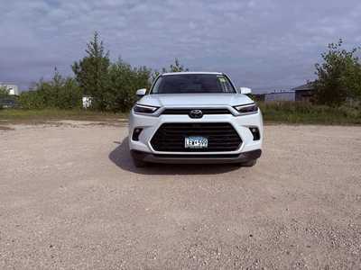 2024 Toyota Grand Highlander, $49990. Photo 2