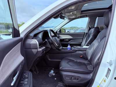 2024 Toyota Grand Highlander, $49990. Photo 6