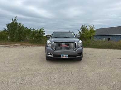 2020 GMC Yukon XL, $31990. Photo 2