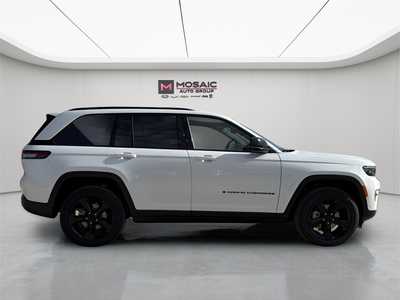 2025 Jeep Grand Cherokee, $46684. Photo 8