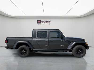 2022 Jeep Gladiator, $27990. Photo 8