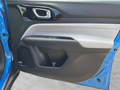 2025 Jeep Compass, $28408. Photo 9